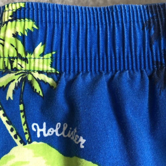 Hawaiian printed Hollister boxer shorts - Picture 8 of 9